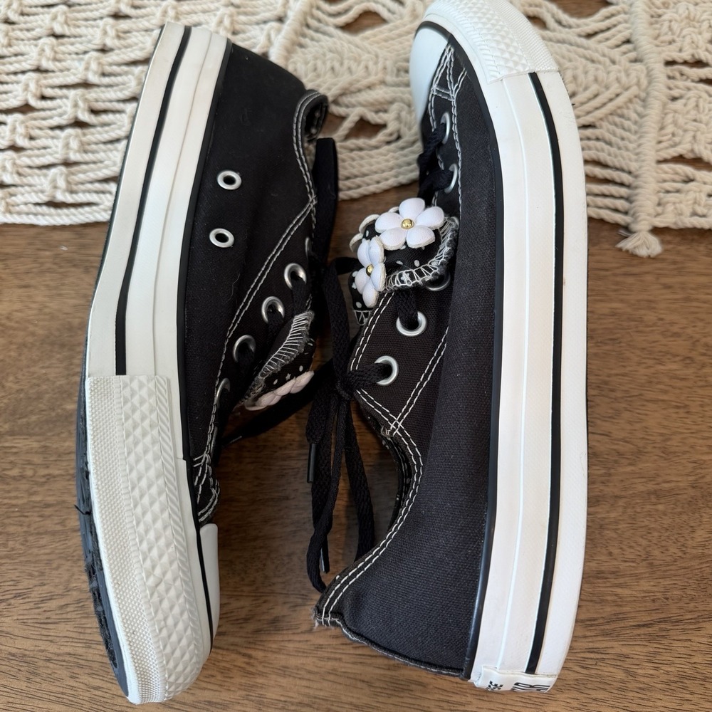 Converse All-Star Women's US 9 Double Tounge Flower Black & White Sneaker EUC - Picture 7 of 8